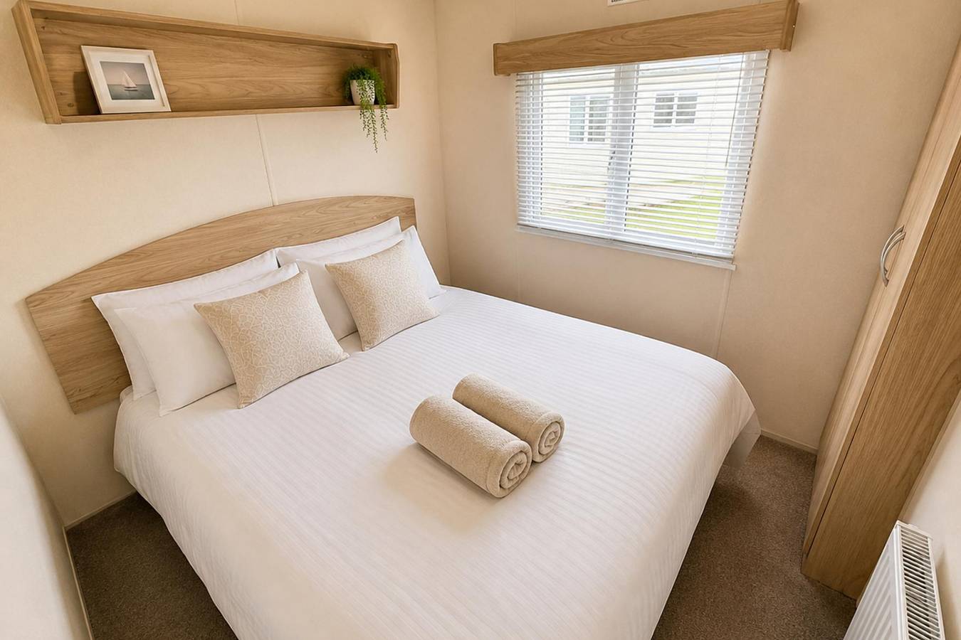 Billing Aquadrome Holiday Park, 2-bed Caravan in Northampton, Northamptonshire