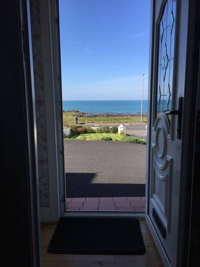 Holiday home for 6 people, with garden and view in Portstewart