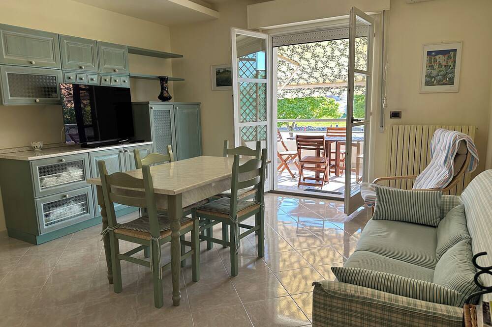 Appartement entier, Apartment with terrace a stone's throw from the sea in Fontespina, Civitanova Marche