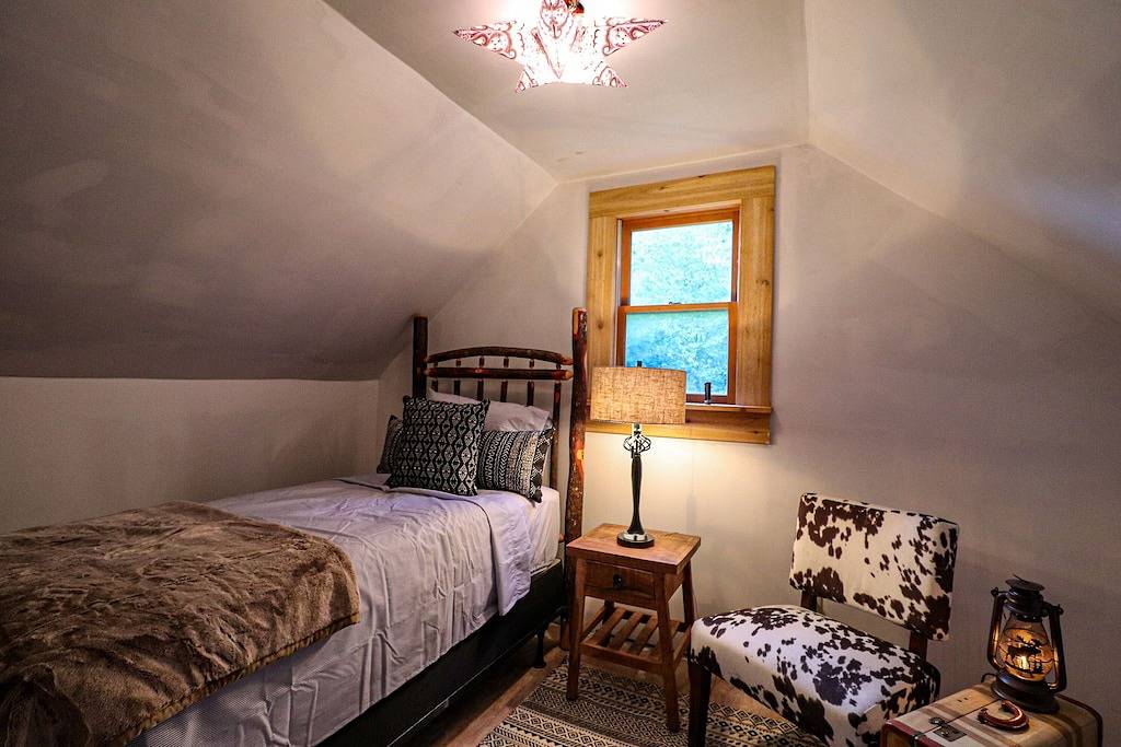 Buffalo Hollow Preserve & Cabin in the Blue Ridge Mountains\npet Friendly in Floyd County