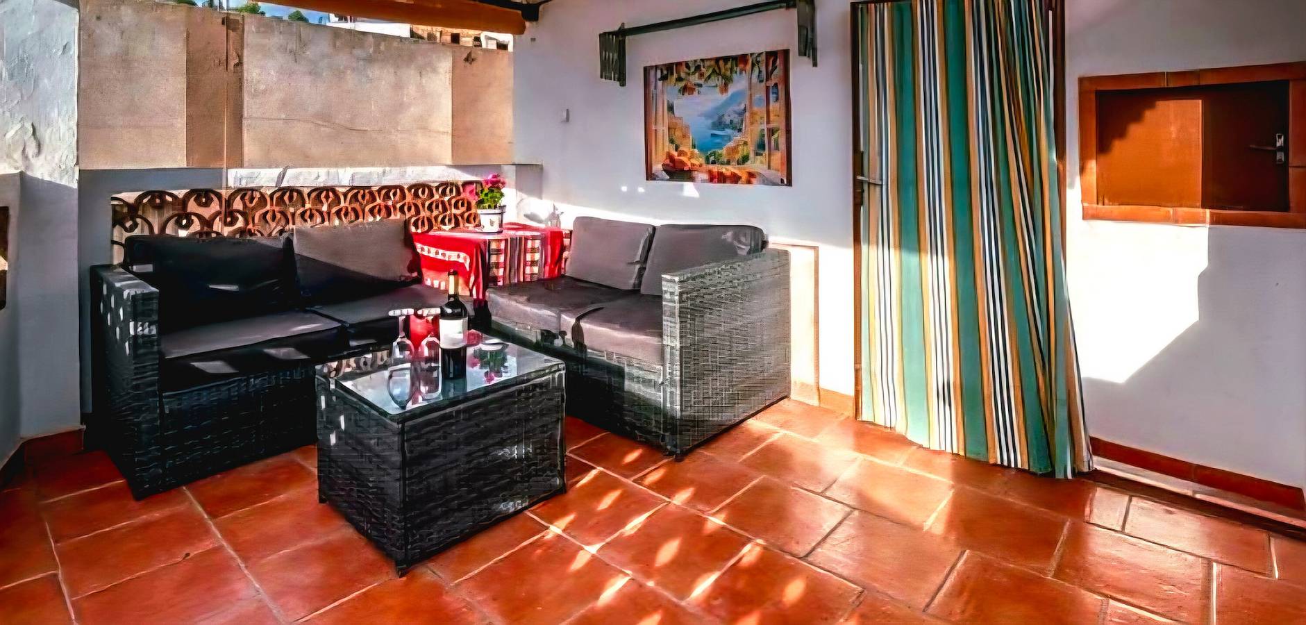 Casa amarilla con Wifi y aire acondicionado in Callosa de Ensarriá, Costa Blanca