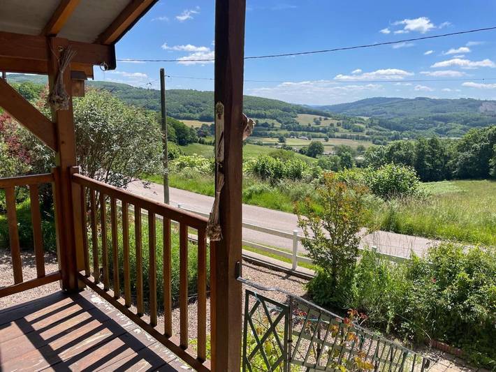 Location de vacances pour 4 personnes, avec vue et terrasse à Anost - 2