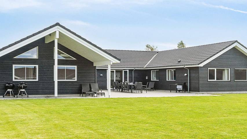 Ferienhaus für 20 Personen, mit Terrasse und Sauna sowie Whirlpool und Pool in Råbylille Strand