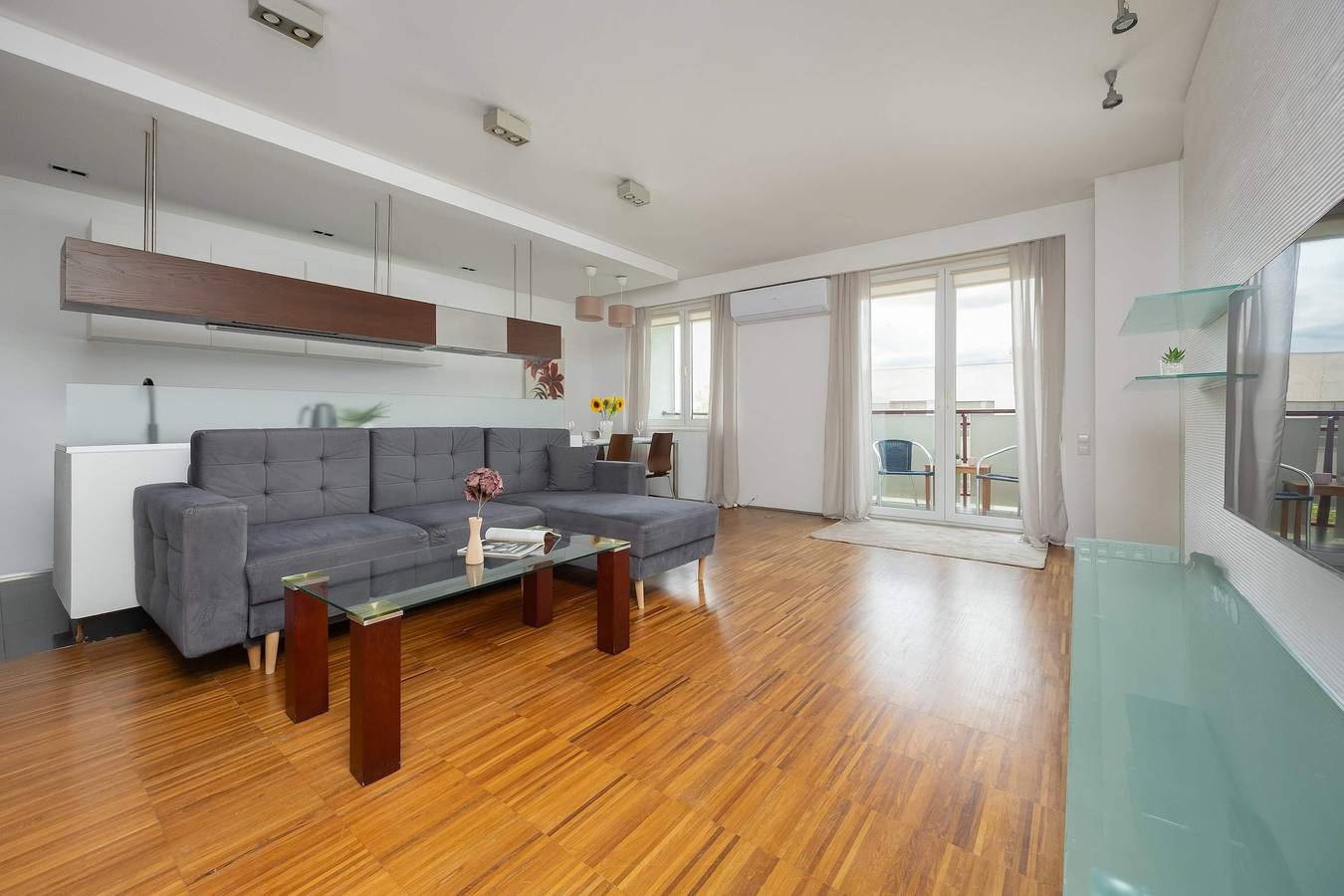 Entire apartment, Czerska 18 Warsaw Air-conditioned Apartment Parking in Mokotów, Warsaw