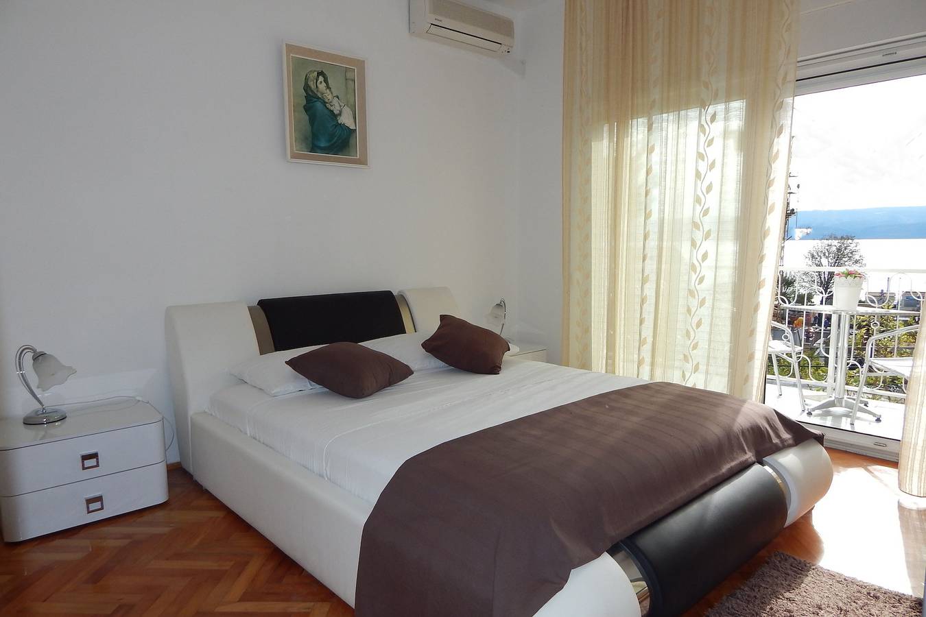 Ganze Wohnung, 2-Zimmer-Ferienwohnung mit Balkon und Meerblick Duce, Omis A-946-b in Dugi Rat, Omis-Riviera