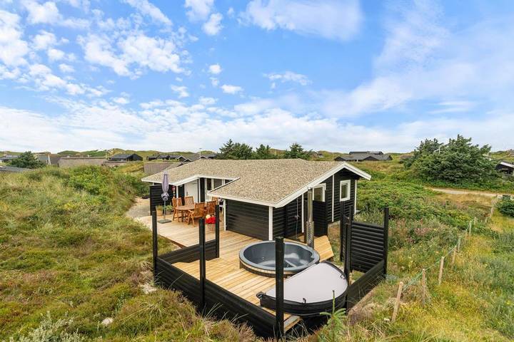 Cosy holiday home with covered terrace for 6 people in Søndervig, Holmsland Klit
