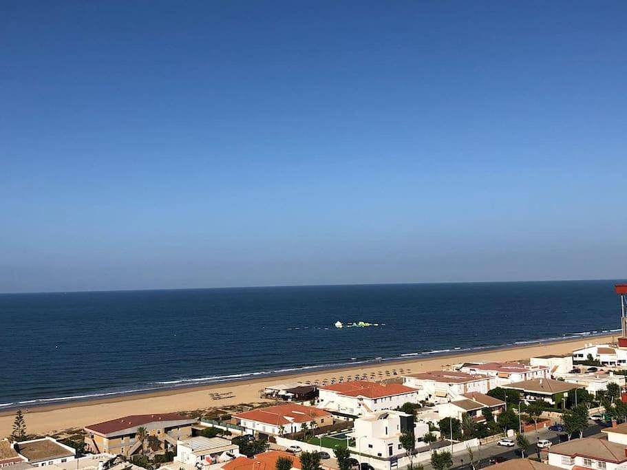 Apartamento inteiro, Ático con vistas al mar in Playa de Punta Umbría, Punta Umbría