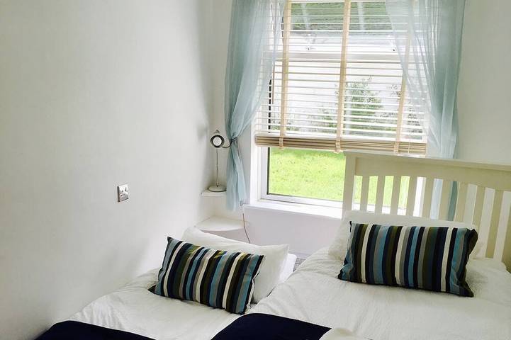 Appartamento intero, Appartamento 4 *, a 5 minuti a piedi dalla spiaggia, giardino privato, parcheggio, splendida vista. in Saundersfoot, Pembrokeshire