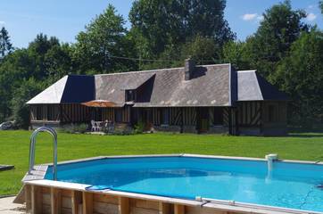 Location de vacances pour 8 personnes, avec piscine et jardin à Fatouville-Grestain