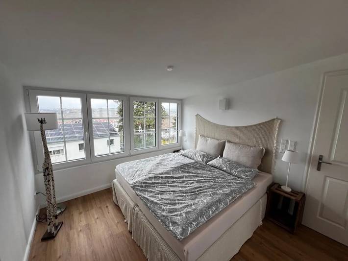 Appartement entier, Appartement « Confort au-dessus de Besigheim » avec vue sur les montagnes et Wi-Fi in Besigheim, Kraichgau