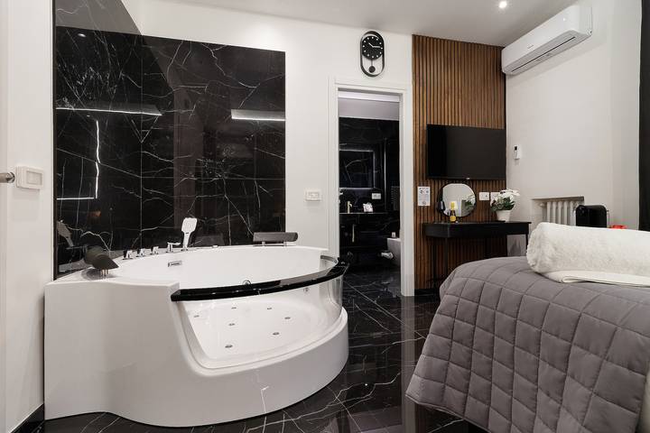 'Salandra' Room with Wi-Fi and Air Conditioning in Bari, Bari Province