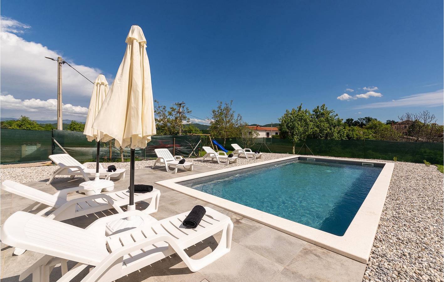 Geräumige 2-Zimmer-Wohnung mit Pool, WLAN und Parkplatz in Buzet, Zentralistrien