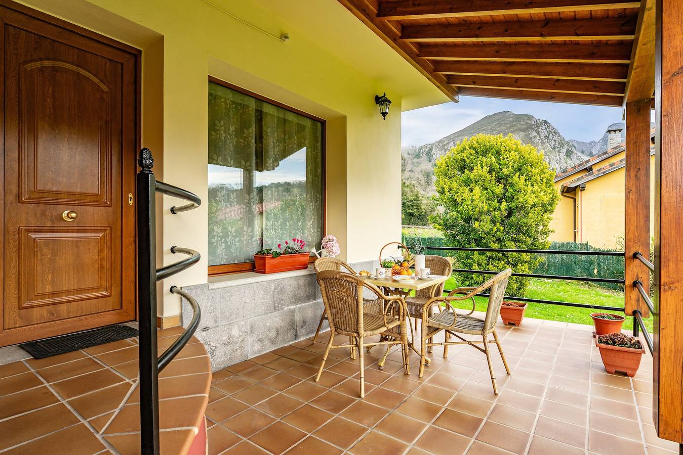 Ganze Wohnung, Chalet „Les Cuartes 3“ mit Bergblick, privater Terrasse und eigenem Garten in Cangas de Onís, Costa Verde (Spanien)