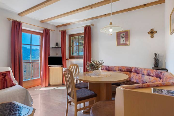 Ganze Wohnung, Grafaierhof Apartment "Sonnenuntergang" mit Bergblick in Kastelruth, Dolomiti Superski