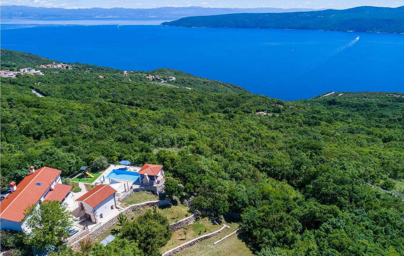 Appartement avec vue sur la mer, piscine, parking et Wi-Fi près de Plomin in Zagorje, Côte Est de l'Istrie