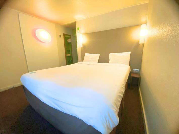 Hôtel pour 2 personnes, avec terrasse à Les Tourrettes - 2