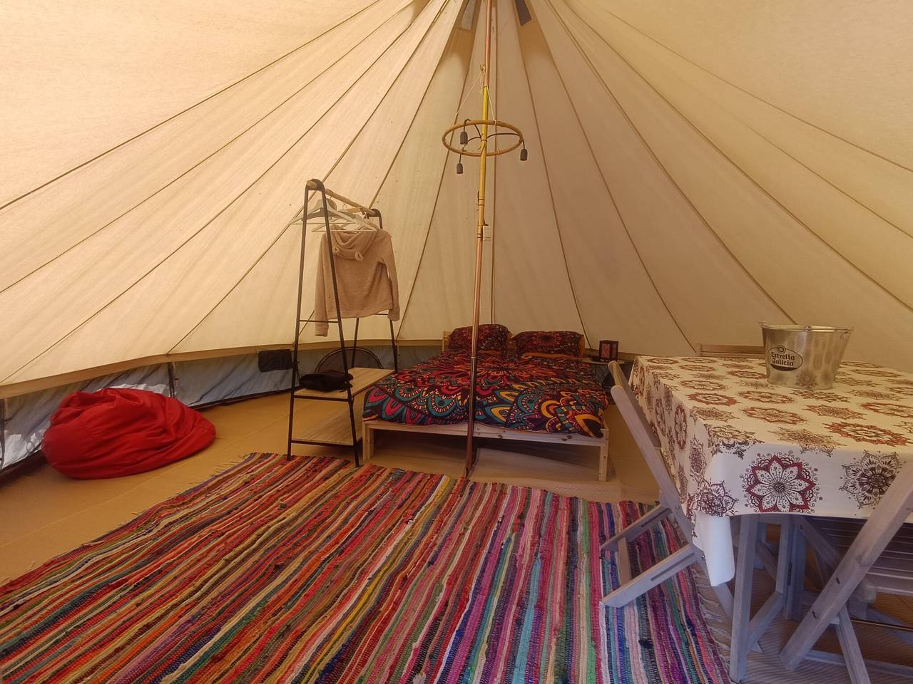 Bell-Zelt in Las Merindades, Burgos – Glamping mit Hot Tub in Ezquerra, Villagalijo
