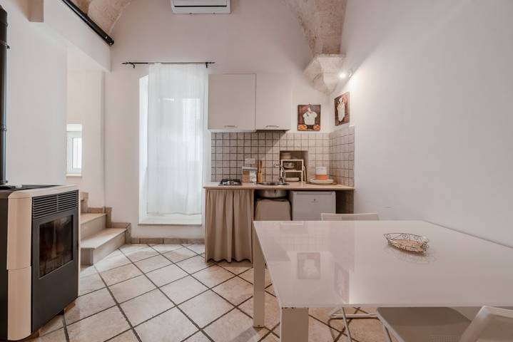 Trullo per 4 persone, con balcone/terrazza e terrazza ad Ostuni