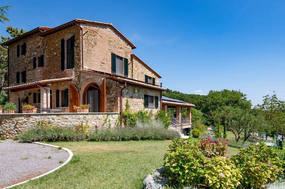¡Camine a Montepulciano desde Villa Nobile, su casa de lujo con piscina en la Toscana! in Montepulciano, Provincia de Siena