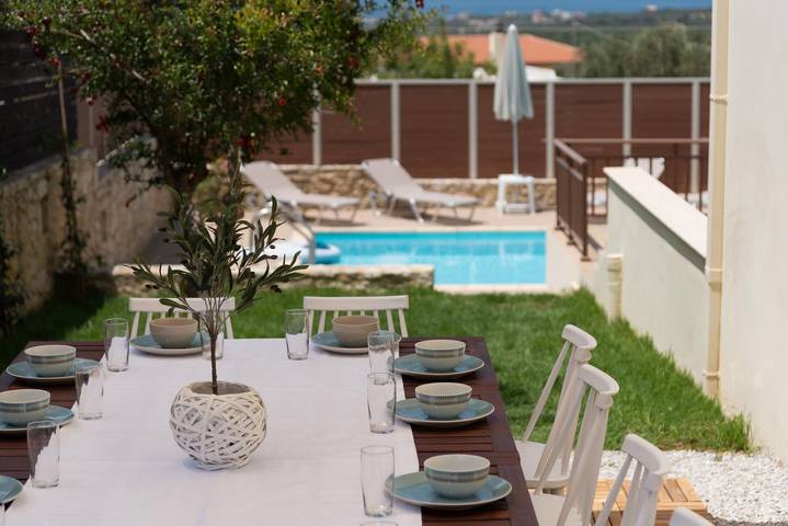 Location de vacances pour 13 personnes, avec vue sur l’océan ainsi que piscine et jardin, adapté aux familles à Réthymnon - 2