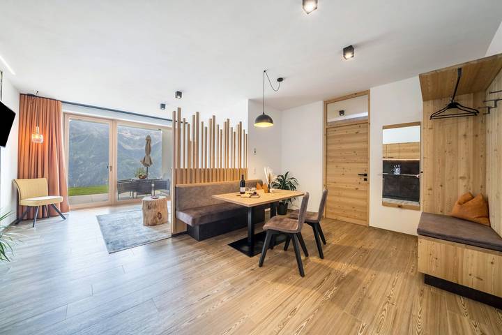 Entire apartment, Apartment 'Paflur Lodges Bergtraum' with Mountain View, Private Terrace and Wi-Fi in Tanas, Laas
