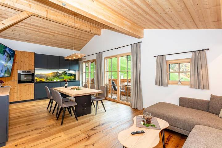 Ferienwohnung für 6 Personen, mit Garten und Balkon sowie Sauna und Ausblick in Unken