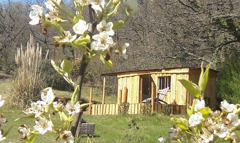 Location de vacances pour 2 personnes, avec jardin et vue sur le lac ainsi que terrasse et vue à Bugarach - 3
