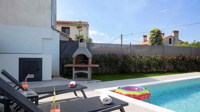 Villa pour 10 personnes, avec piscine ainsi que balcon et jardin à Pomer - 4