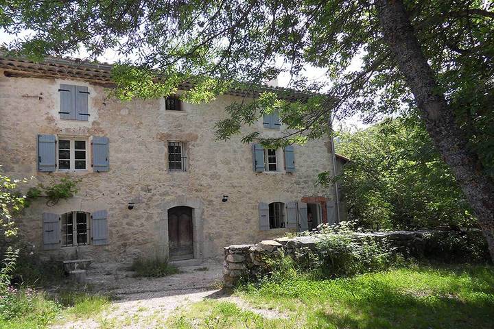Gîte für 10 Personen, mit Terrasse und Garten sowie Ausblick in Alpes-de-Haute-Provence