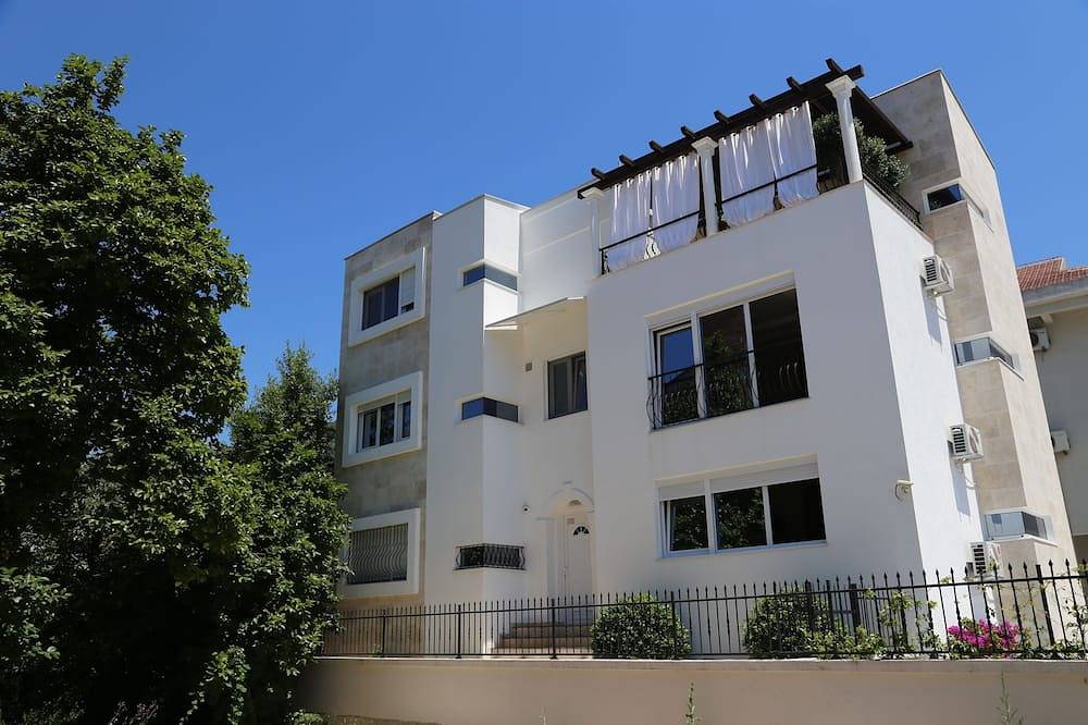 Ganze Wohnung, Neue moderne 1-Bett-Wohnung im alten Hafen von Tivat in der Nähe von Porto Montenegro in Tivat, Boka Kotorska