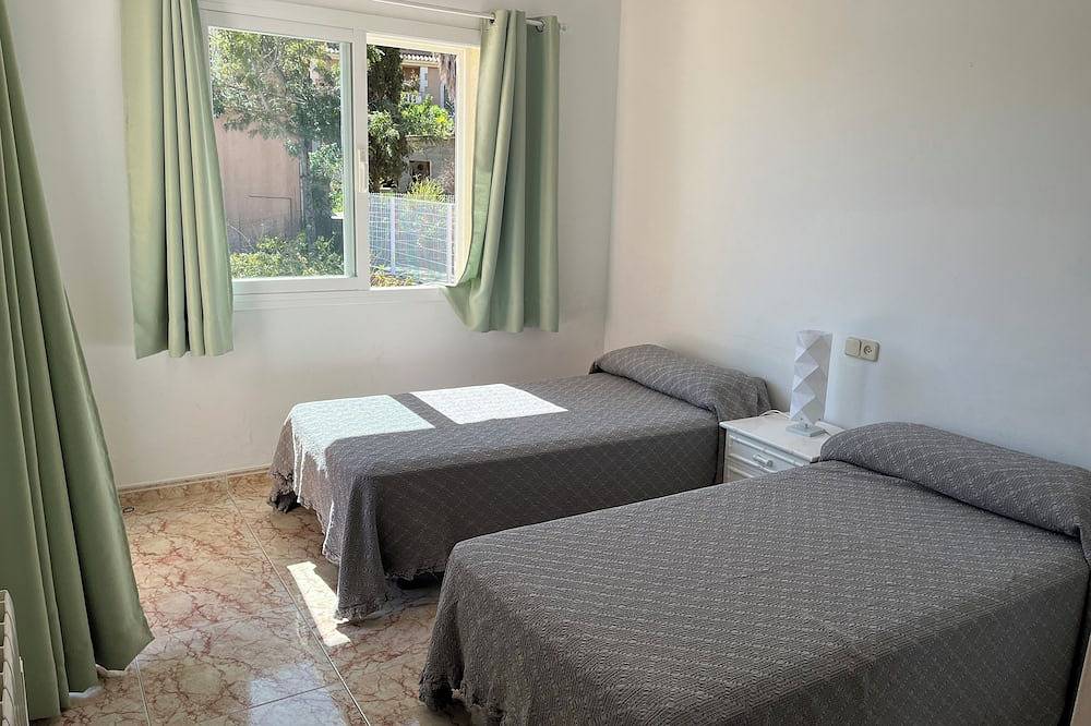 Palmanova Villa Near The Beach With Private Tennis Court in Palmanova, Calvià