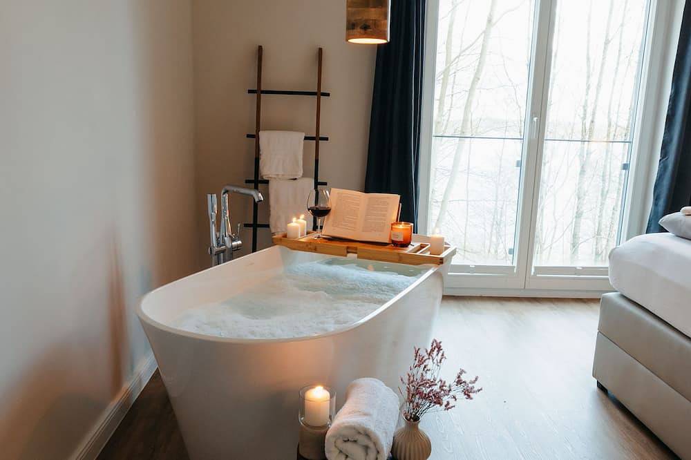 Ganze Wohnung, Fewo zwischen Wald und See mit freistehender Badewanne und Balkon (5 Sternedtv) in Ratzeburg, Ratzeburger See