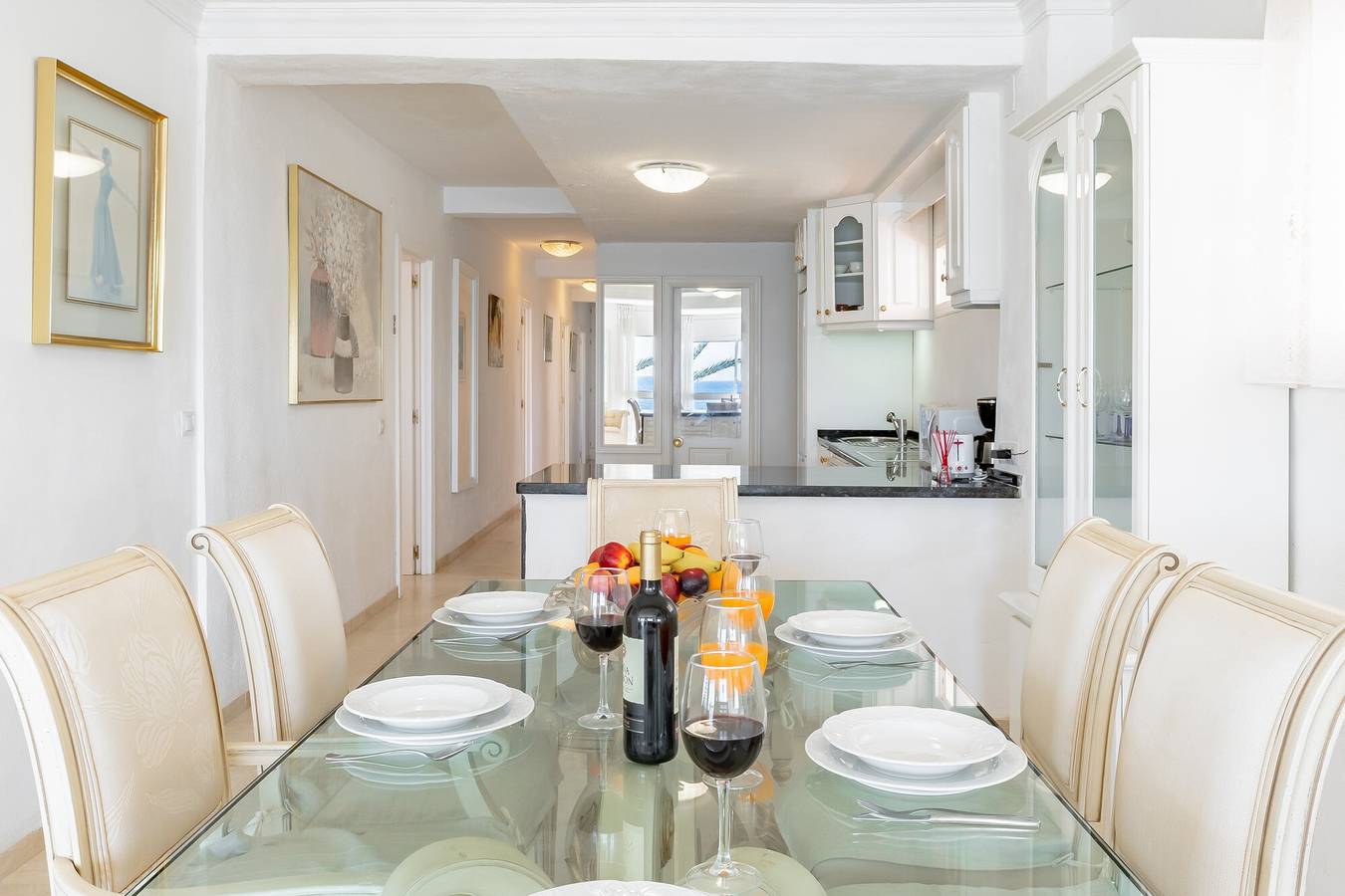 Entire apartment, 6 Bedrooms Beachfront Apartment in the Puerto Banús Area in Playa de Cortijo Blanco, Marbella