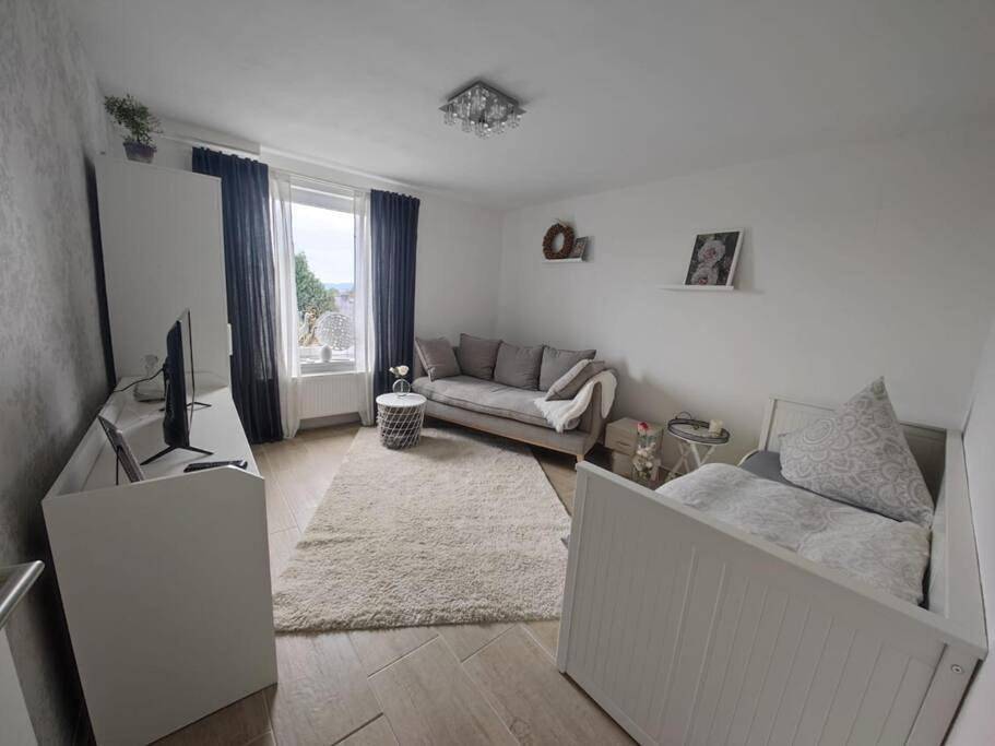 Ganze Wohnung, Ferienwohnung Zum Wäldchen in Haiger, Naturpark Lahn-Dill-Bergland