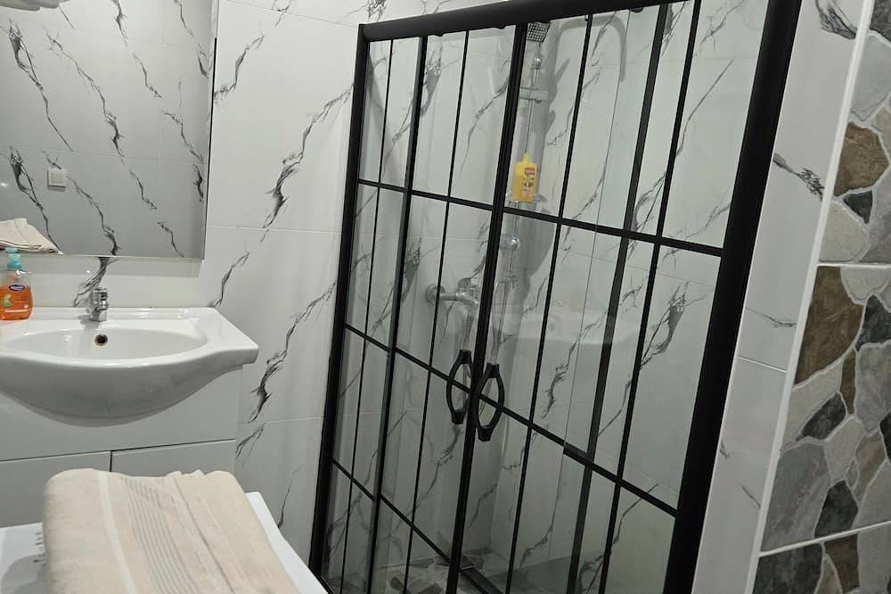 Apartamento entero, Modern air-conditioned studio - Independent entrance in Bourgoin-Jallieu, Región de La Tour-du-Pin