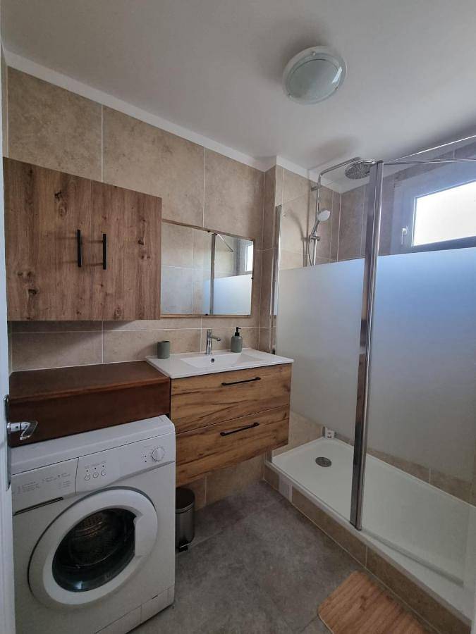 Appartement entier, Bright & Cozy One Bedroom appartement close to Paris Balcony & Wi-Fi in Rosny-sous-Bois, Seine-Saint-Denis