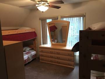 Cottage for 11 Guests in Pocono Mountains, Picture 1