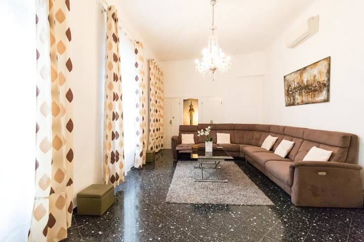 Gîte pour 5 personnes, avec balcon dans Gare de Nice ville