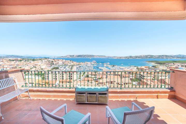 Ganze Wohnung, Ferienwohnung mit Panorama-Meerblick und Terrasse; Haustiere erlaubt in Palau (dorf), Palau (Sardinien)
