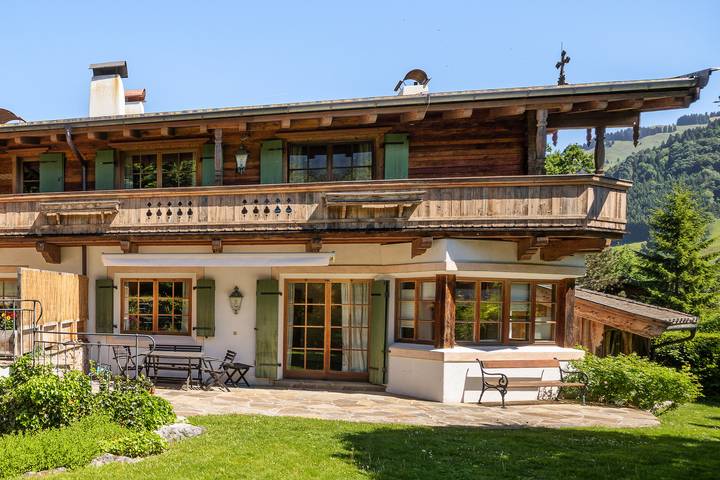 Ferienwohnung für 8 Personen, mit Balkon und Terrasse sowie Garten und Ausblick in Kitzbühel