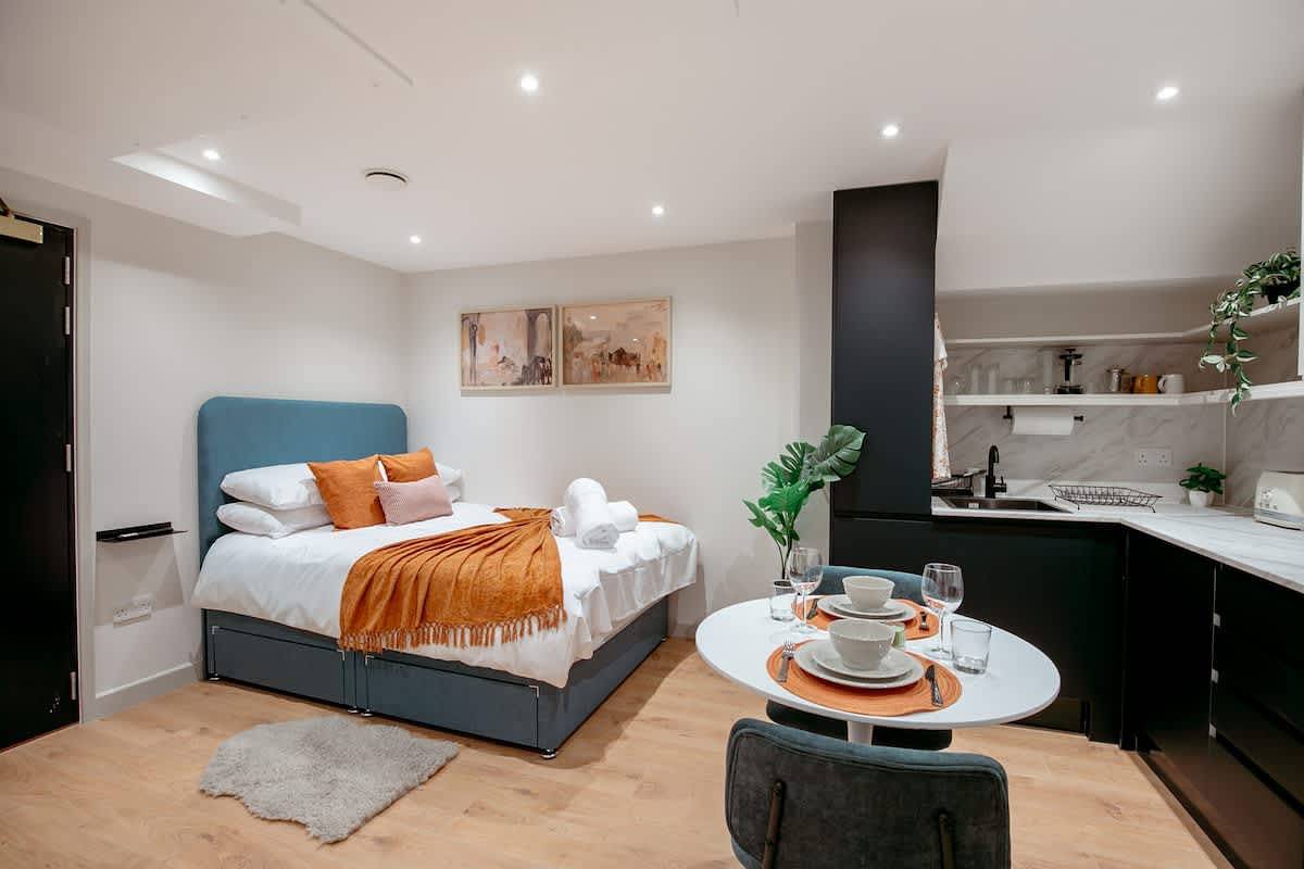 Entire apartment, Lindenstone | Relaxing Home 1 Min From Centre in Kent