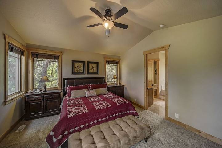 Vacation house for 12 people, with balcony and hot tub as well as pool, with pets in Idaho