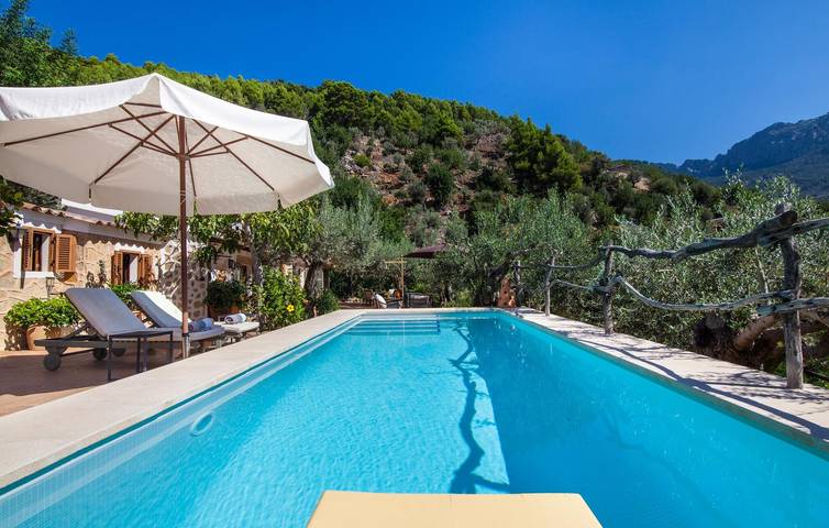 Terrasse Poolside Apartment in der Nähe von Restaurants & Zentrum in Fornalutx, Mallorca Westen