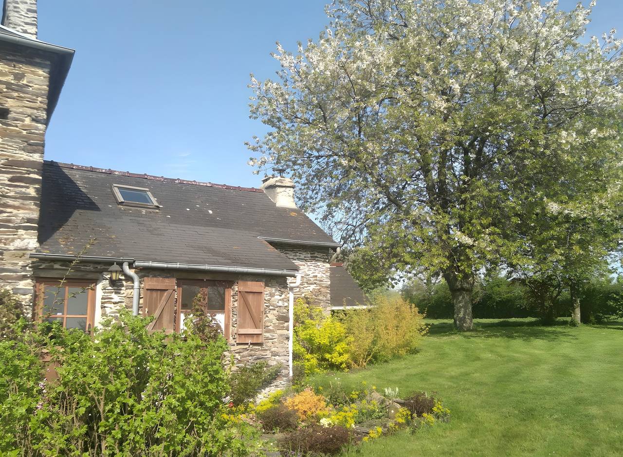 Gîte Le Petit Promenant: Private Terrace, Garden & Wi-Fi in La Bazoque in Saint-Hubert-des-Biards, Bayeux region