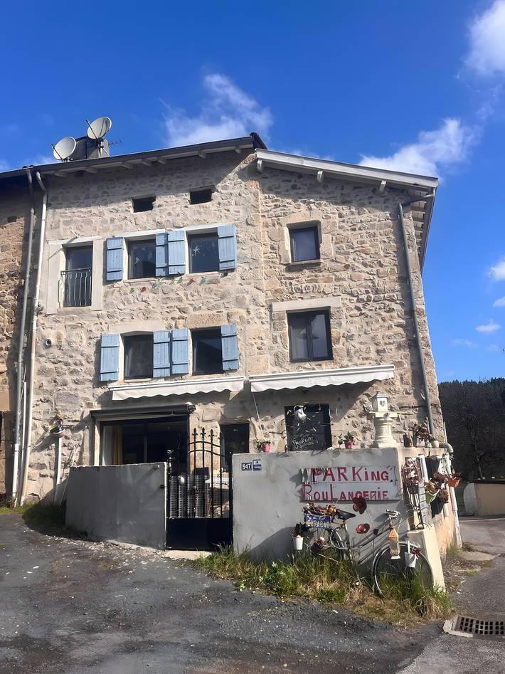 Casa vacacional 'Gîte de Pontempeyrat' con terraza privada, jardín compartido y Wi-Fi in Craponne-sur-Arzon, Parque Natural Regional Livradois-Forez