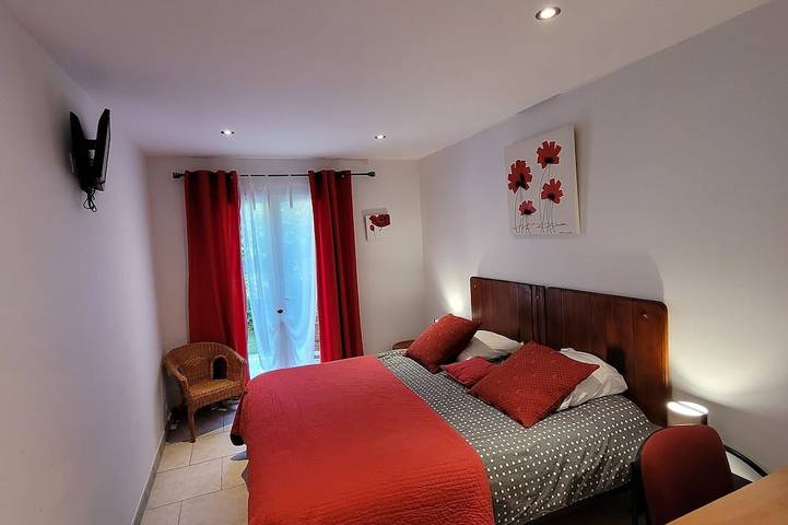 Gîte pour 10 personnes, avec jardin à Saint-Chamas - 3
