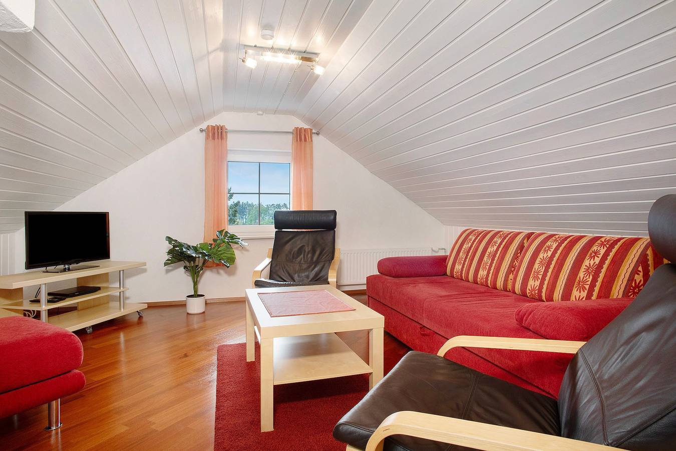 Entire apartment, Apartment 'Ferienwohnung 2' with Shared Garden, Balcony and Wi-Fi in Wasserburg (Bodensee), Bavarian Swabia