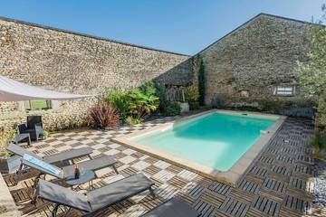 Gîte pour 10 personnes, avec terrasse à Champagne-et-Fontaine