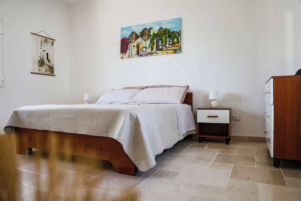 Large Family-Friendly Villa with Trullo& private Pool in the Apulian Countryside in Carovigno, Salento