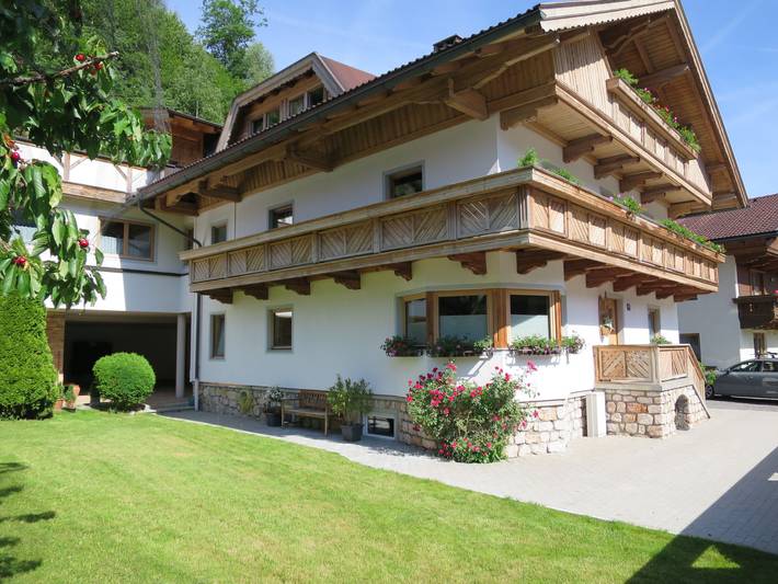Vakantieappartement voor 8 personen, with Balkon and Terras as well as Tuin in Zillertal Arena